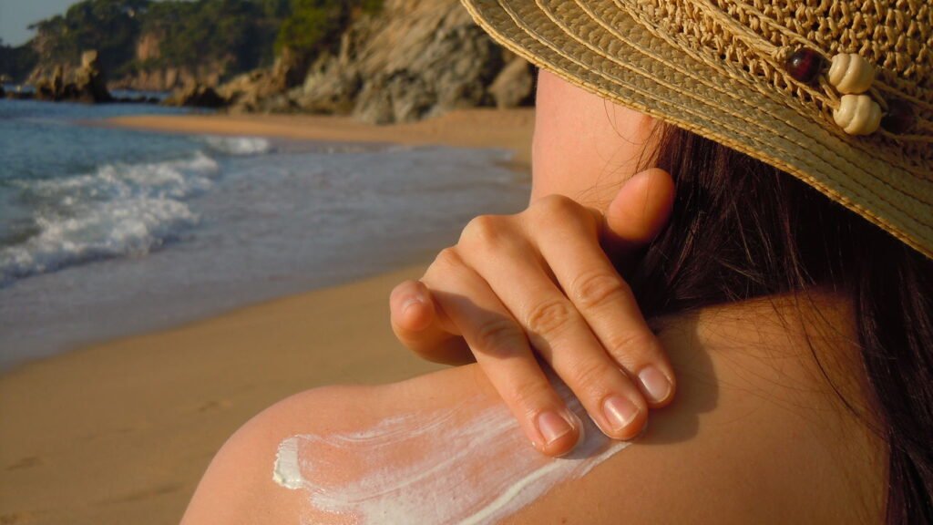 Protetor solar realmente clareia a pele? Veja o que dizem os especialistas