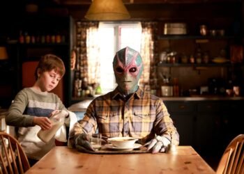 3ª temporada de Residente Alien chegou, mas fãs enfrentam desafio para maratonar