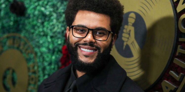 Do anonimato no YouTube ao estrelato global, A jornada de The Weeknd