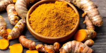 Tudo o que você precisa saber para cultivar Açafrão-da-Terra em casa