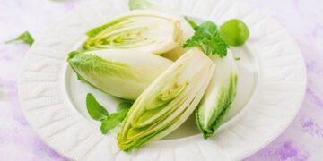 Dicas simples para cultivar almeirão e colher folhas frescas o ano todo