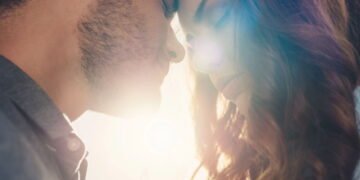 Casais felizes fazem isso todos os dias e ninguém percebe