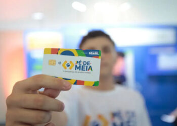 Programa Pé-de-Meia enfrenta falhas na distribuição e levanta dúvidas; confira