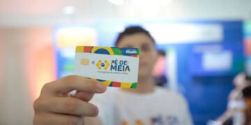 Programa Pé-de-Meia enfrenta falhas na distribuição e levanta dúvidas; confira
