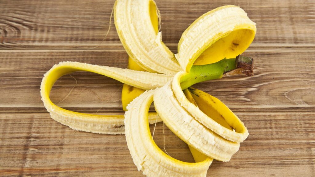 Casca de banana no rosto! A nova tendência de skincare vale a pena?