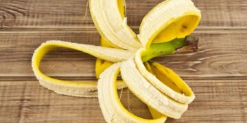 Casca de banana no rosto! A nova tendência de skincare vale a pena?