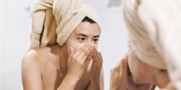 Esfoliar ou não esfoliar? Saiba quando e como esfoliar sua pele sem causar danos ou irritações