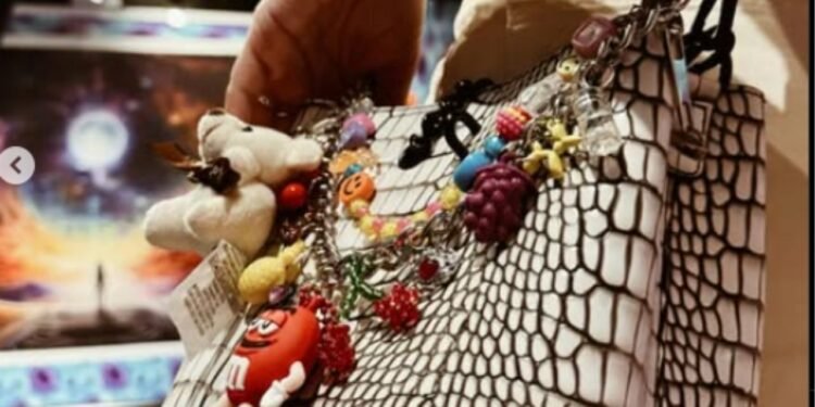 Conheça a tendência de personalizar bolsas e deixar mais divertidas