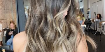 Tendência bronde hair é perfeita para quem busca um visual iluminado