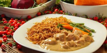 Aprenda a fazer estrogonofe de carne de soja para substituir a carne animal