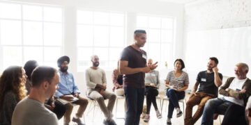 Quer ser mais carismático em eventos sociais? A solução é simples, confira