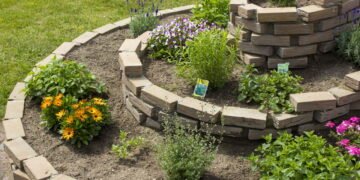 Aproveite espaços pequenos com hortas espirais para um cultivo eficiente