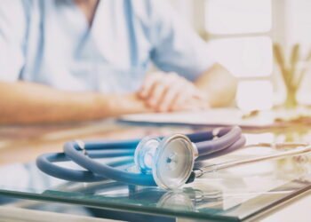 A crise de saúde em Minas Gerais, aumento de dengue e Covid-19 exige atenção imediata