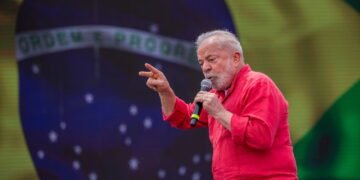 Decisão histórica garante estabilidade no emprego e trabalhadores pulam de alegria