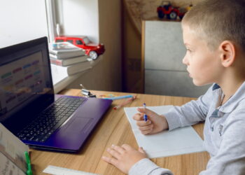 Apple introduz novas ferramentas para segurança infantil na internet