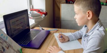 Apple introduz novas ferramentas para segurança infantil na internet