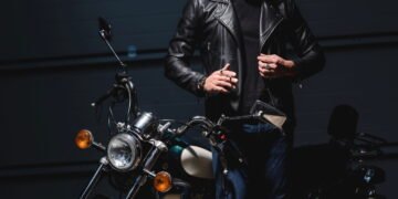 Como adicionar atitude ao seu visual com uma só peça sem perder o conforto