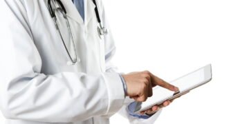 Alerta! Cuidado com vídeos de médicos falsos no TikTok