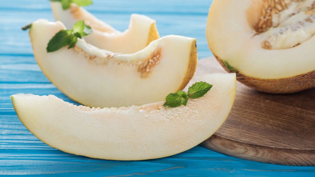 Melão antes de dormir? Veja como essa fruta pode melhorar seu sono