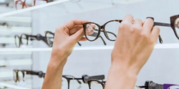 Você nunca imaginou que óculos pudessem transformar tanto seu visual