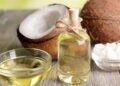 Saiba como incluir o óleo de coco na sua rotina e os cuidados que você deve ter
