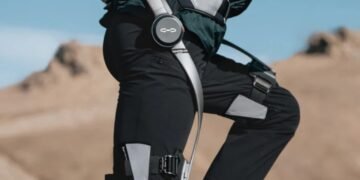 Jornalista experimenta exoesqueleto e desvenda como ele realmente funciona