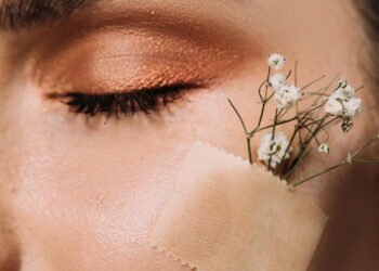 Para sempre jovem! Como prevenir olheiras e sinais de envelhecimento na área dos olhos