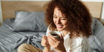 O truque simples para definir os cachos durante a transição capilar