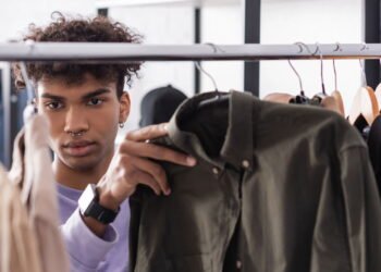 O que vestir no calor para ficar fresco sem abrir mão do estilo