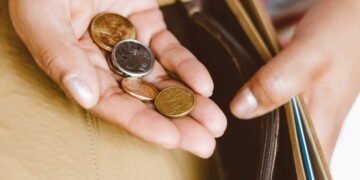 Como o reajuste de 7,5% no salário mínimo afeta o Brasil em 2025