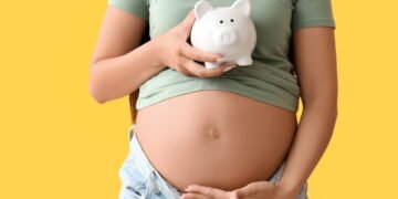 Quem pode receber o salário-maternidade? Veja os requisitos e o passo a passo