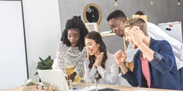 Comemore! Esses 3 signos recebem sorte inesperada no trabalho esta semana