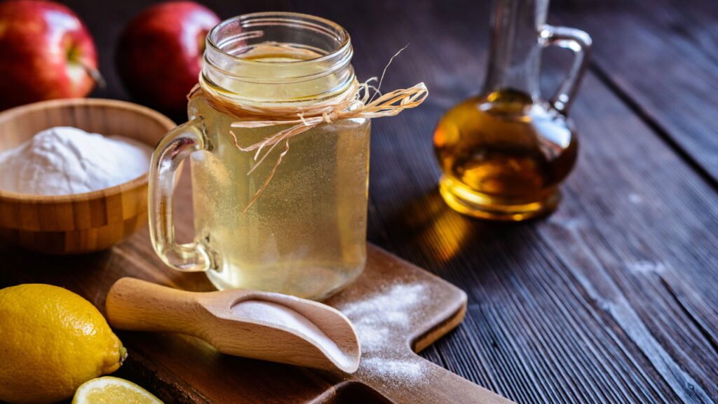 O truque simples com vinagre de maçã que vai transformar seu cabelo