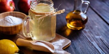 O truque simples com vinagre de maçã que vai transformar seu cabelo