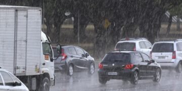 Sudeste em alerta; veja a previsão do tempo para 29 e 30/4