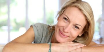 Conheça os segredos para manter uma pele jovem após os 40 anos