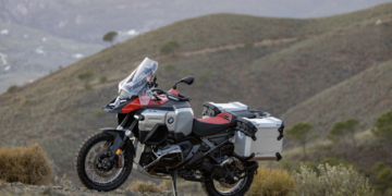 BMW R 1300 GS Adventure chega ao Brasil com mais potência e alta tecnologia