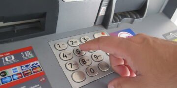 Famoso banco resolve fechar 10 agências físicas até outubro, afetando 3 estados