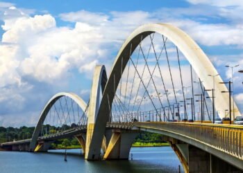 A capital onde o futuro foi desenhado no papel e hoje dita o ritmo do país