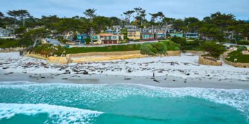 O que faz esse destino costeiro ser um lugar tão calmo e relaxante?