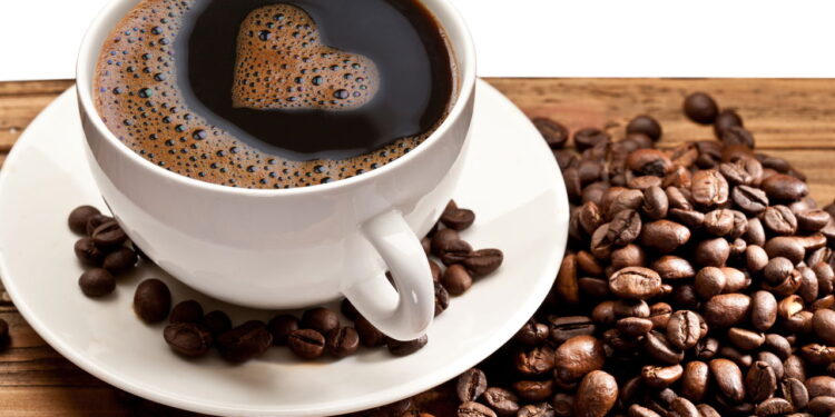 Beber café faz bem? Conheça os benefícios para seu corpo e sua mente!
