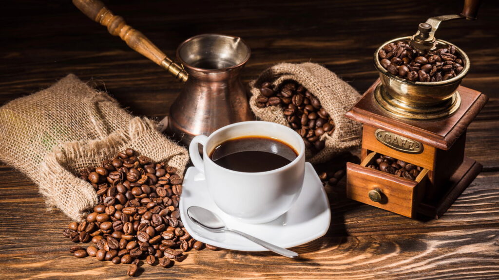 Beber café faz bem? Conheça os benefícios para seu corpo e sua mente!