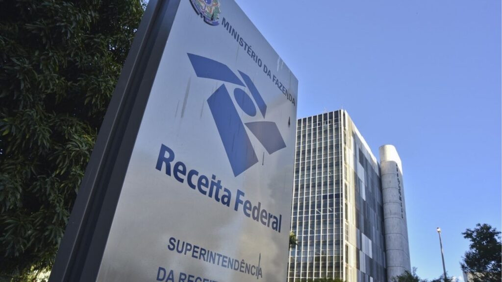 Cuidado! Crescem golpes envolvendo sites e apps falsos da Receita Federal