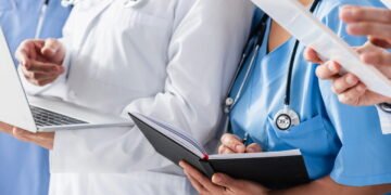 Cuidado! Inteligência artifical está criando "falsos médicos" para te enganar