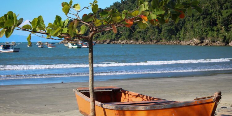 A cidade litorânea que conquista turistas com natureza, cultura e aventura