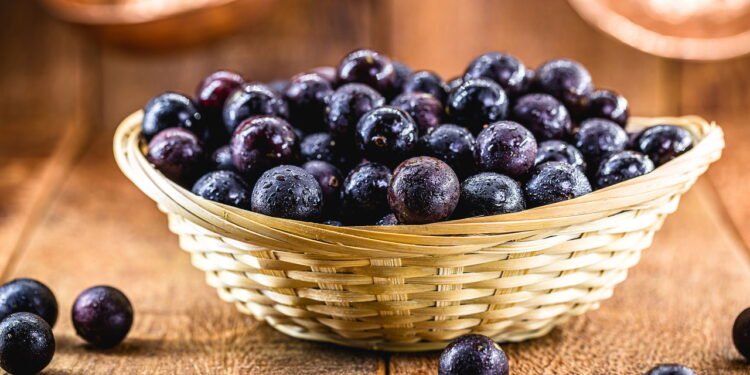 Você nunca mais vai jogar fora a casca da jabuticaba depois de saber disso