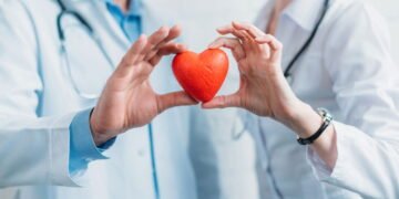 Cardiologista revela as 10 melhores dicas para evitar um ataque cardíaco antes dos 60 anos