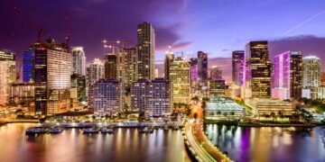 O destino que une arranha-céus modernos e praias deslumbrantes