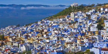 Conheça a "cidade azul", um destino alternativo que vai te surpreender