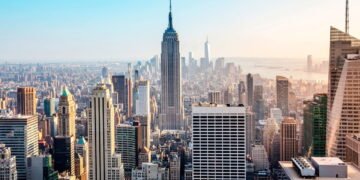 Conheça a "cidade que nunca dorme" que parece ter saído de telas de cinema